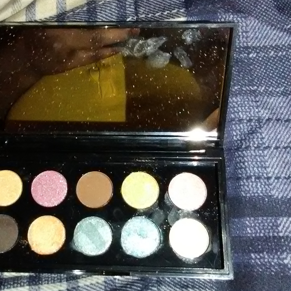 Makeup - Picture 4 of 4